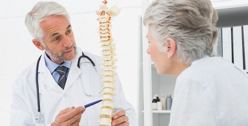 Osteokondrosiaren seinaleak dituen espezialista bati erakargarria